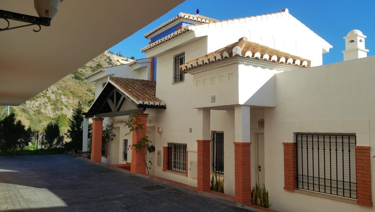 Lovely House With Views In Marina Del Este Альмуньекар Экстерьер фото
